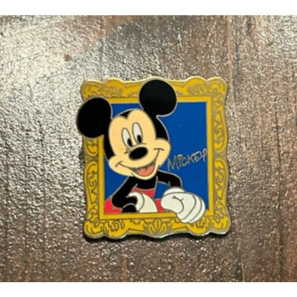 Disney Mickey‎ Mouse Gold Frame Signature Walt Disney World Blue Trading Pin - Picture 1 of 3